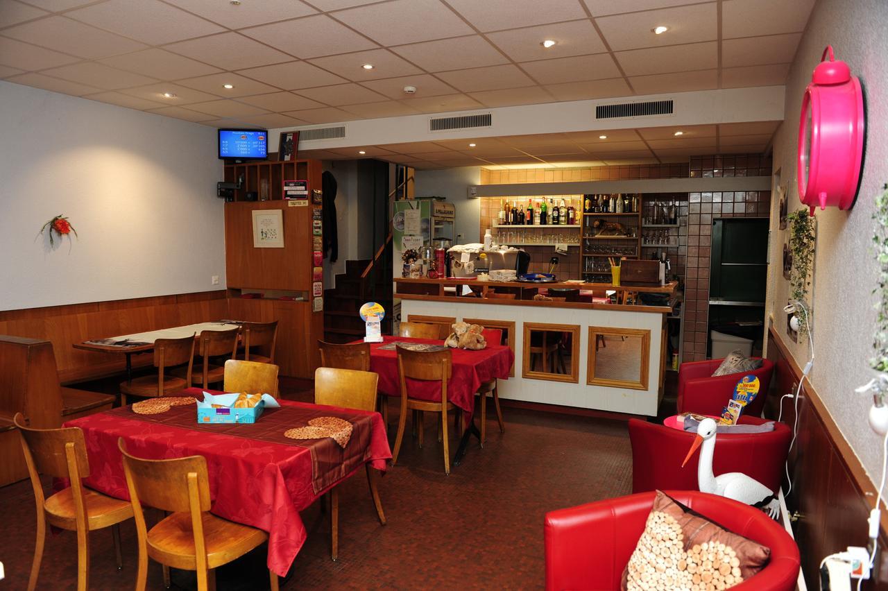 Hotel Restaurant Au Chasseur Orbe Exteriör bild